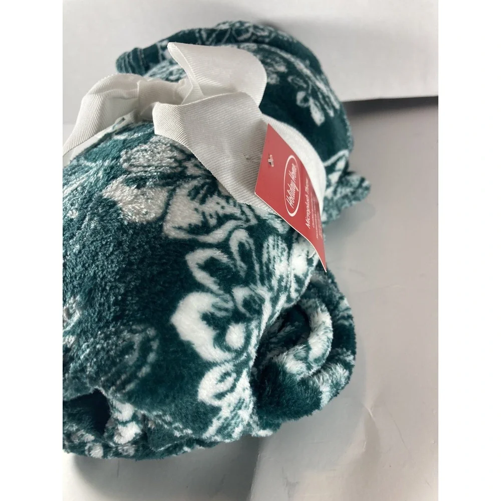 NO Sew Throw Kit   Christmas fleece New 50